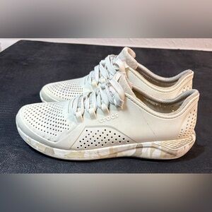 CROCS Cream Perforated Casual Shoes size 8